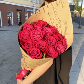 Букет из 15 роз Шангрила в крафте (60 см) в Воскресенске