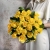 Букет из 25 лимонных роз с рускусом (40 см) в Воскресенске Букет из 25 лимонных роз с рускусом (40 см) в Воскресенске