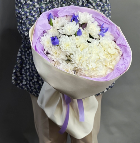 Букет "Грация" из ирисов, гортензии и кустовых хризантем в Воскресенске