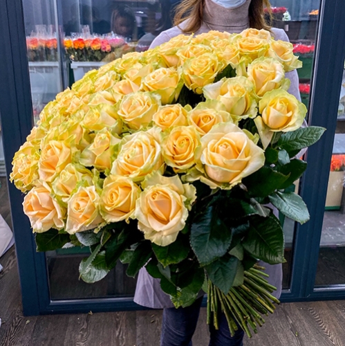 75 роз Аваланж (70 см) в Воскресенске