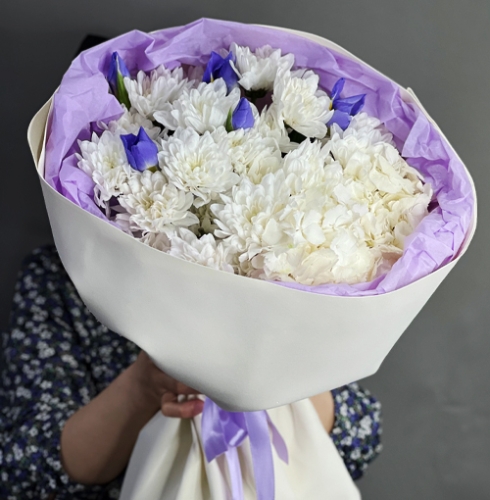 Букет "Грация" из ирисов, гортензии и кустовых хризантем в Воскресенске