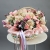 Композиция в корзине "Диодора" из французских роз Квиксенд, диантусов и кустовых пионовидных роз Бомбастик в Воскресенске