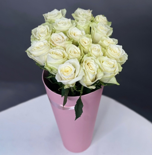 19 белых роз Кения в конусе в Воскресенске